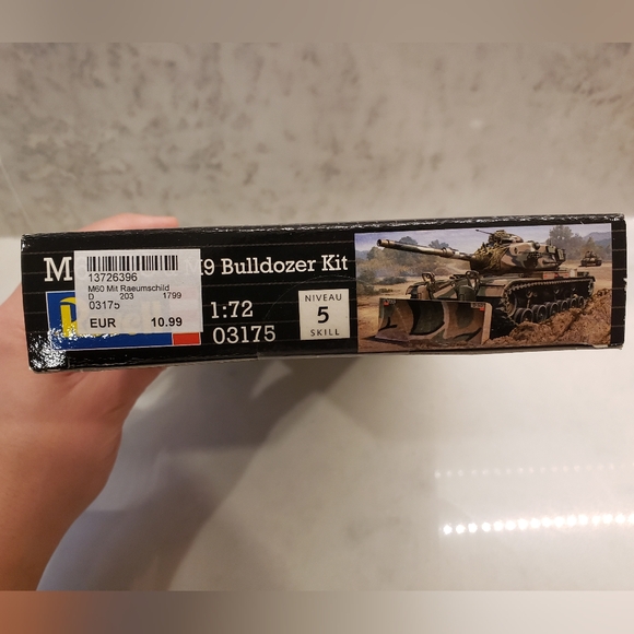 Revell M60 A3 and M9 Bulldozer Kit - Sealed box - Picture 4 of 7